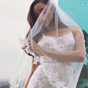 Lace Edge Ivory Fingertip Wedding Veil - Brand New